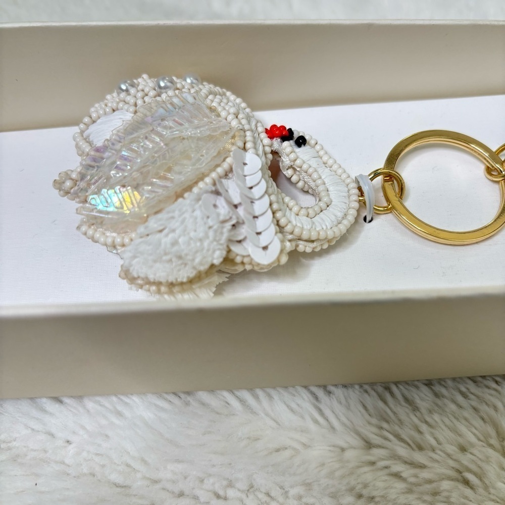 Chic White Swan Pearl Keychain Purse Charm with Gold Accents New - Picture 9 of 15